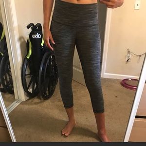 Lululemon high rise capri pant, size 6